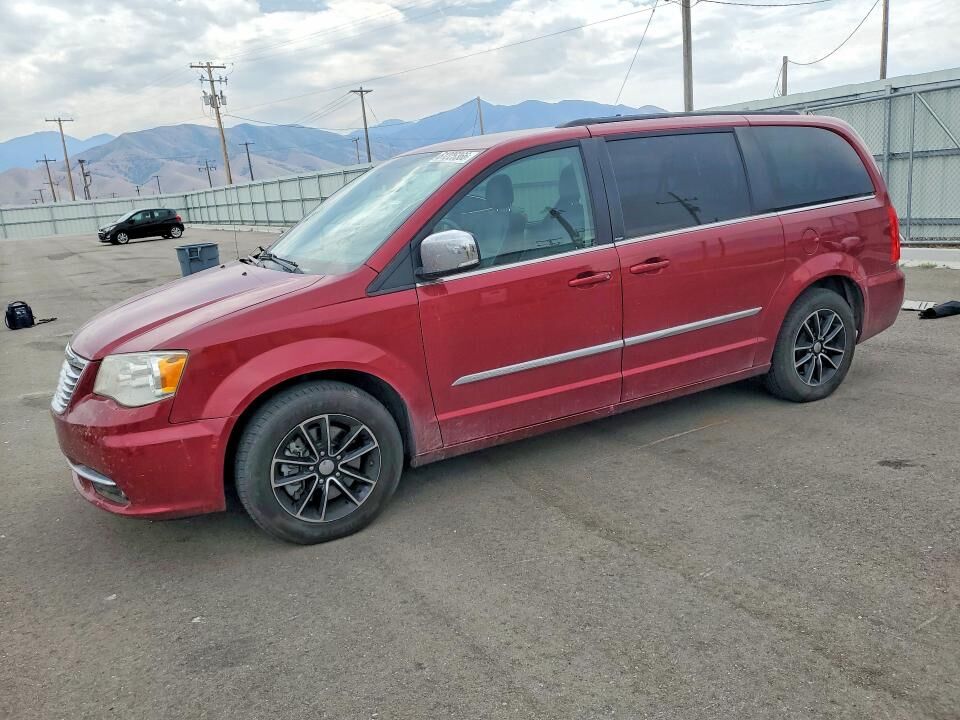 2013 CHRYSLER Town and Country