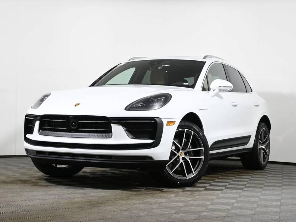 2026 PORSCHE Macan