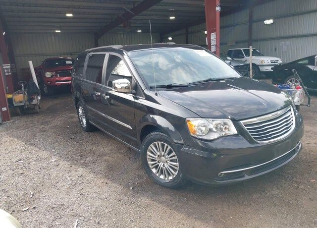 2014 CHRYSLER Town and Country