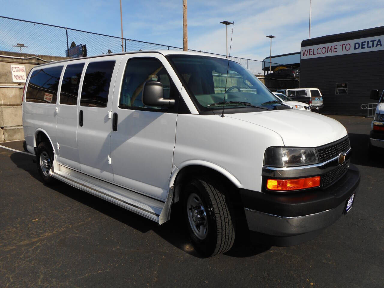 2017 CHEVROLET Express