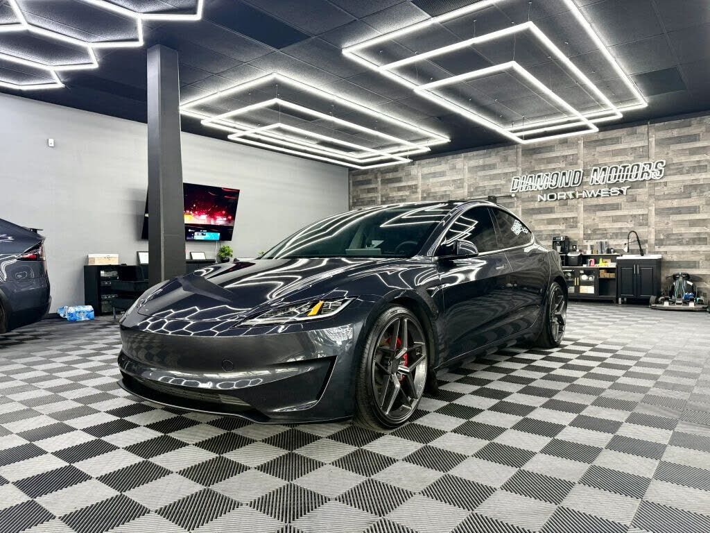 2024 TESLA Model 3