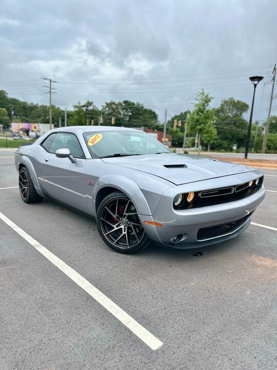2017 DODGE Challenger