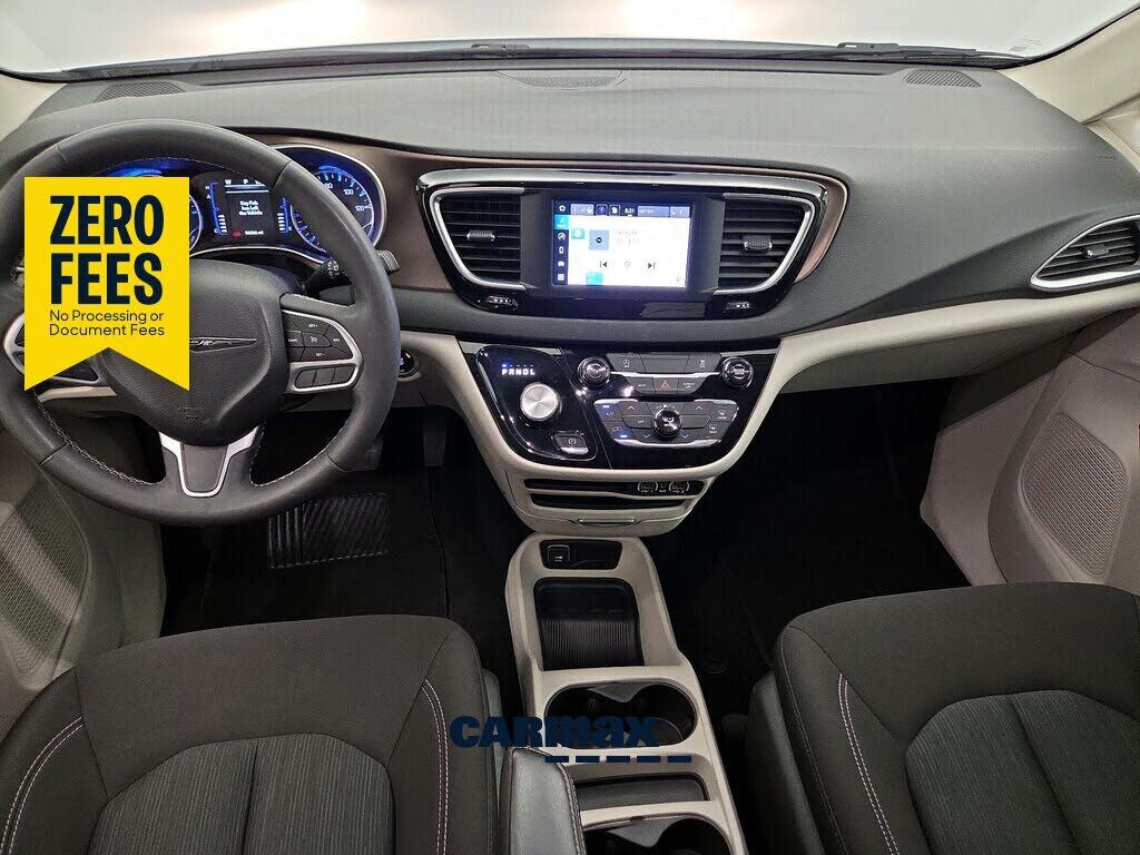 2024 CHRYSLER Voyager