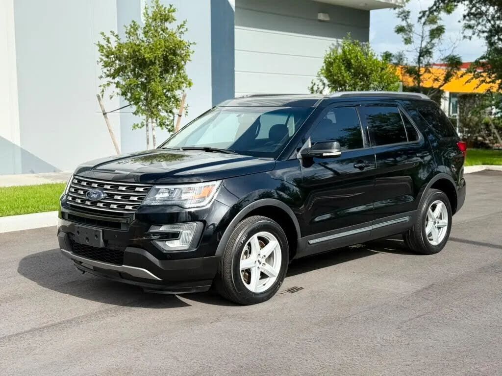 2017 FORD Explorer