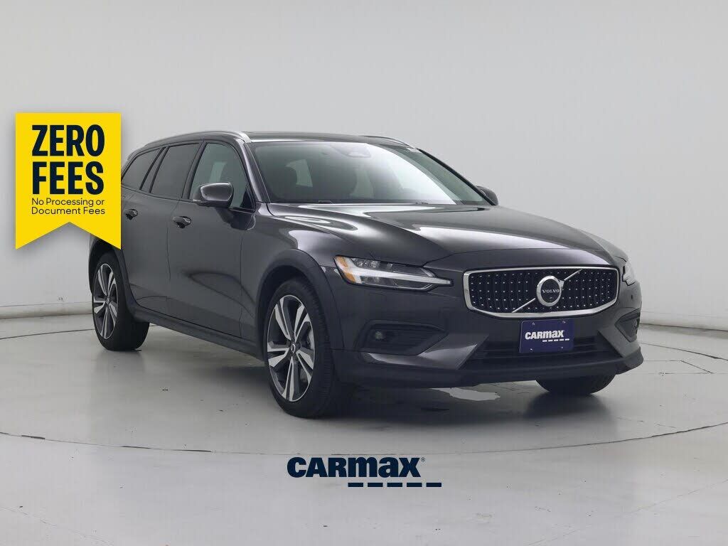 2025 VOLVO V60CC