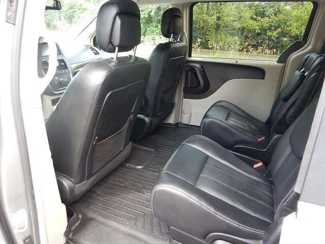 2016 CHRYSLER Town and Country
