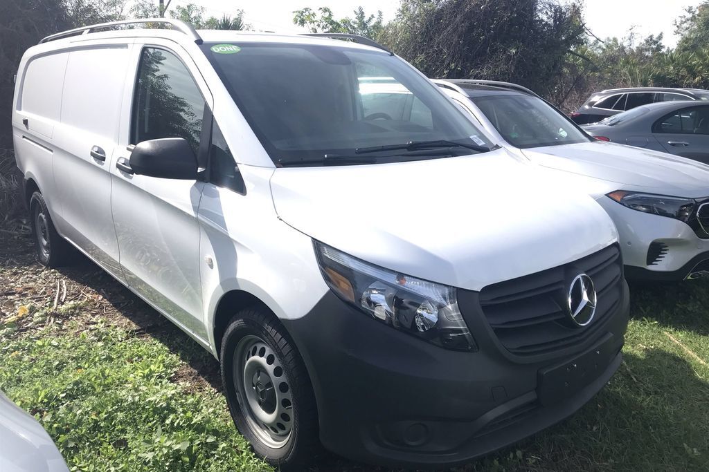2023 MERCEDES-BENZ METRIS