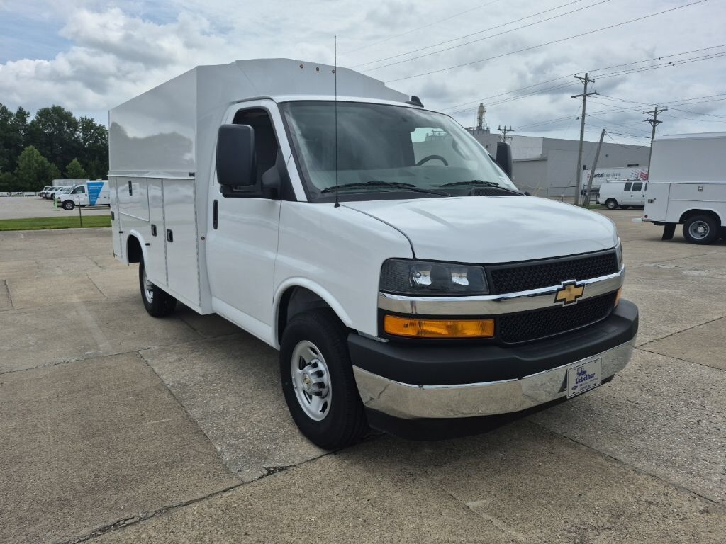 2026 CHEVROLET Express