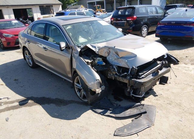 2015 VOLKSWAGEN Passat