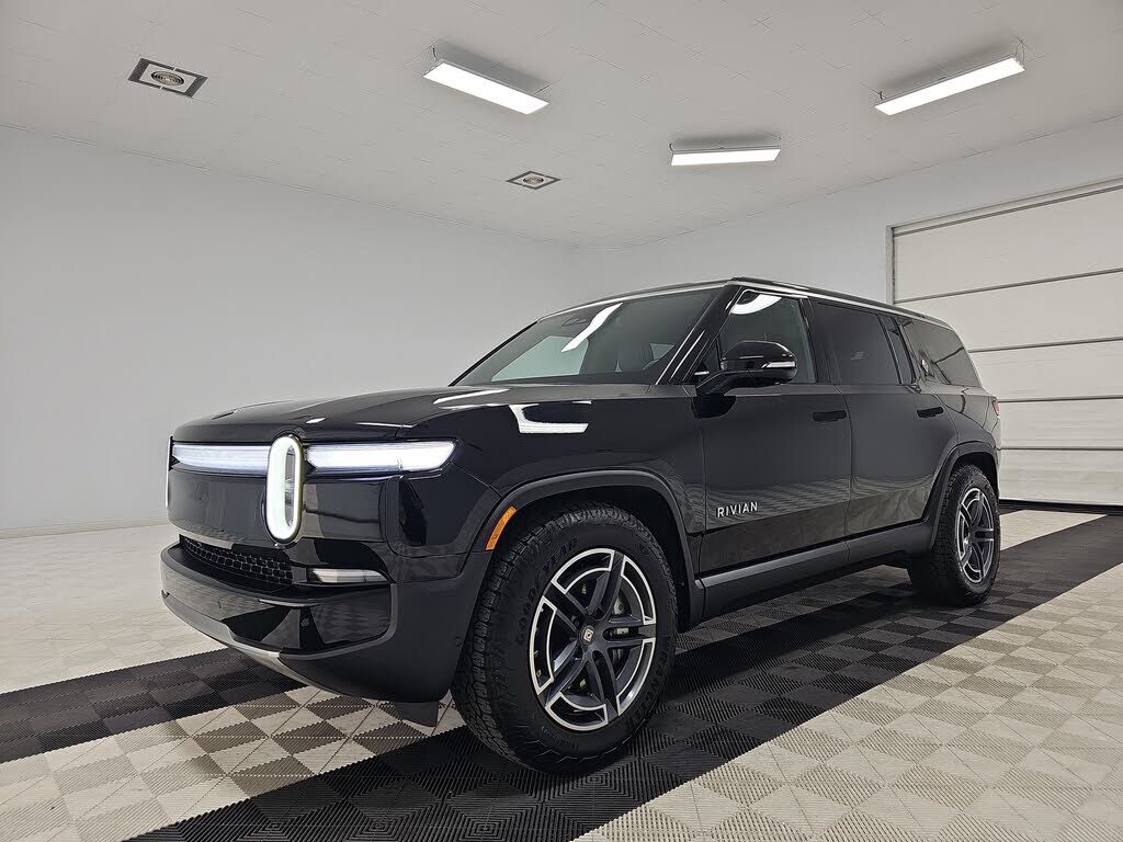 2025 RIVIAN R1S