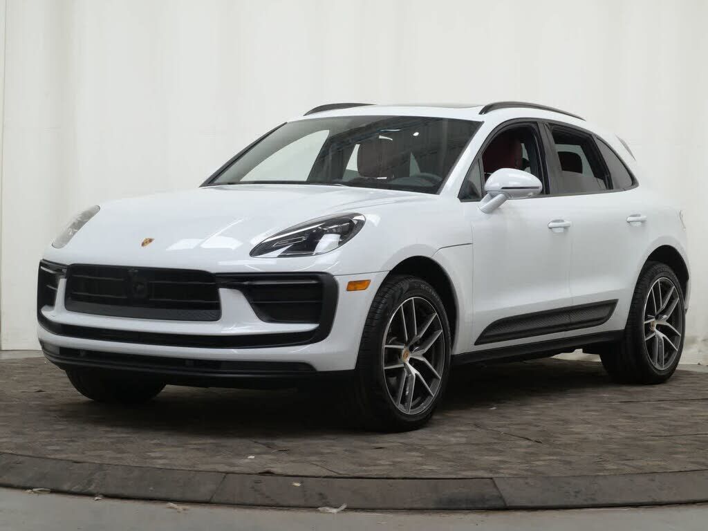 2025 PORSCHE Macan
