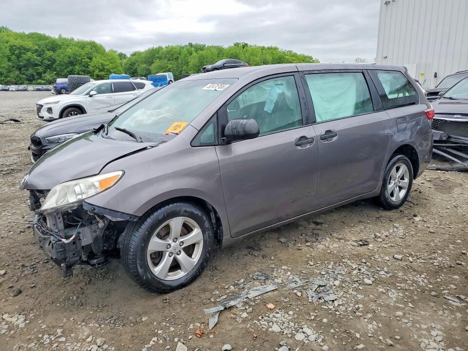 2015 TOYOTA Sienna