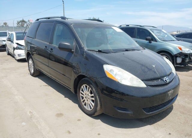 2010 TOYOTA Sienna