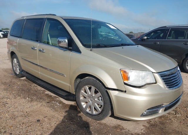 2011 CHRYSLER Town and Country