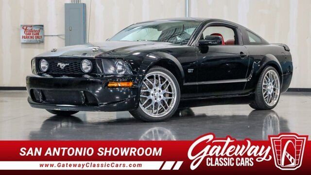 2005 FORD Mustang