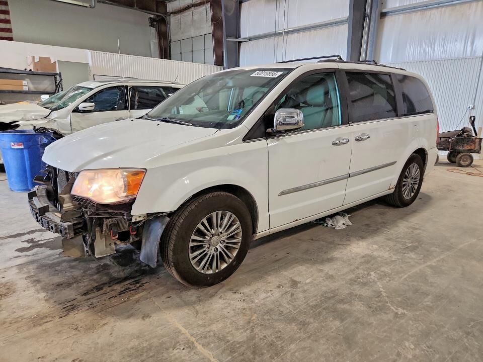 2013 CHRYSLER Town and Country