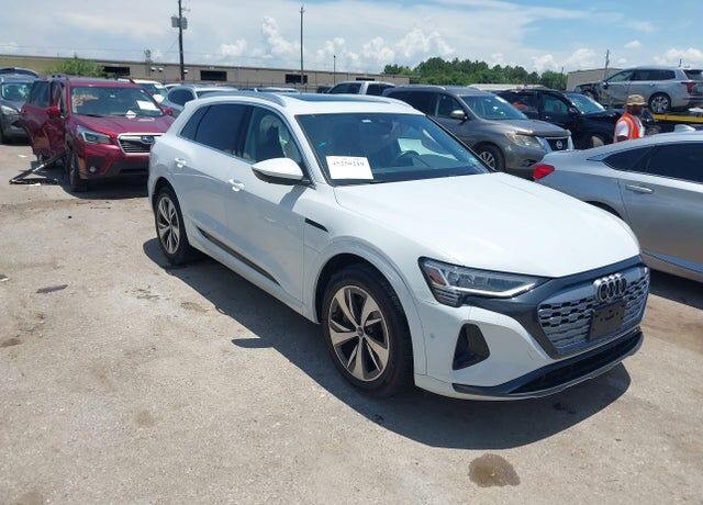 2024 AUDI Q8