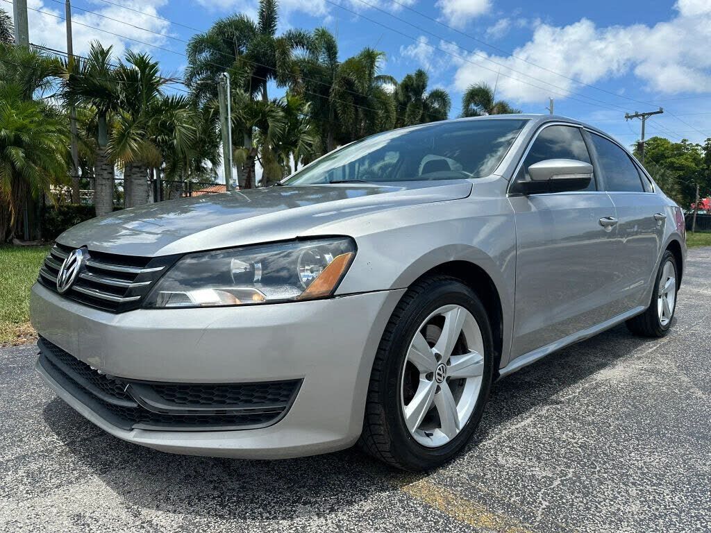 2013 VOLKSWAGEN Passat