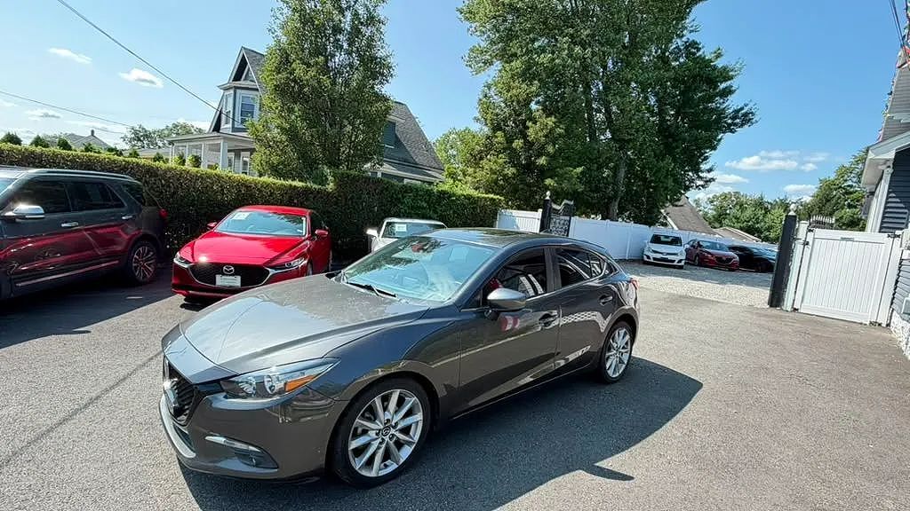 2017 MAZDA Mazda3