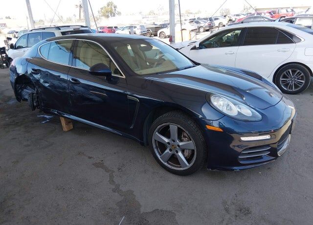 2015 PORSCHE Panamera
