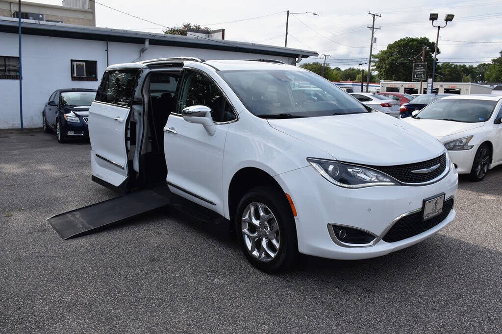 2017 CHRYSLER Pacifica