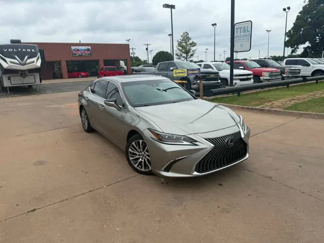 2019 LEXUS ES