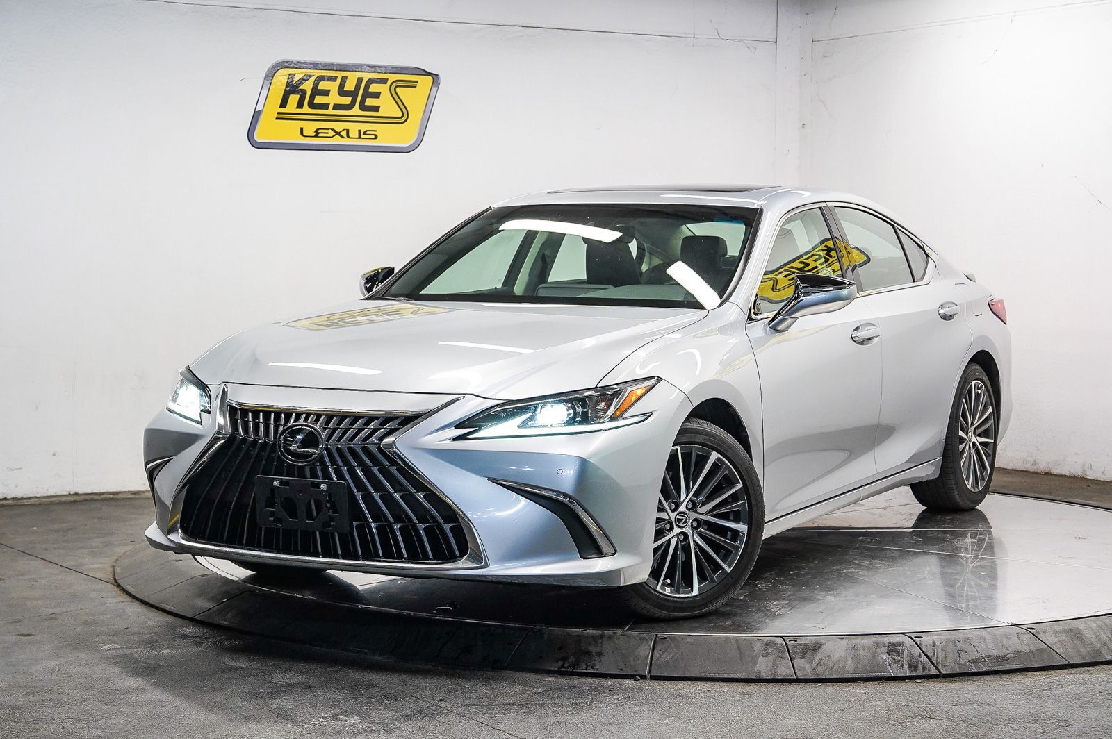 2025 LEXUS ES