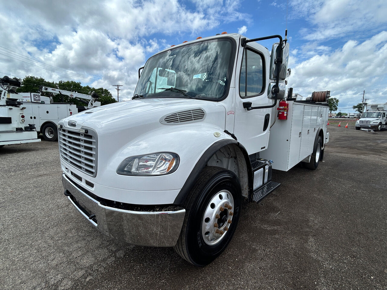 2017 FREIGHTLINER M2