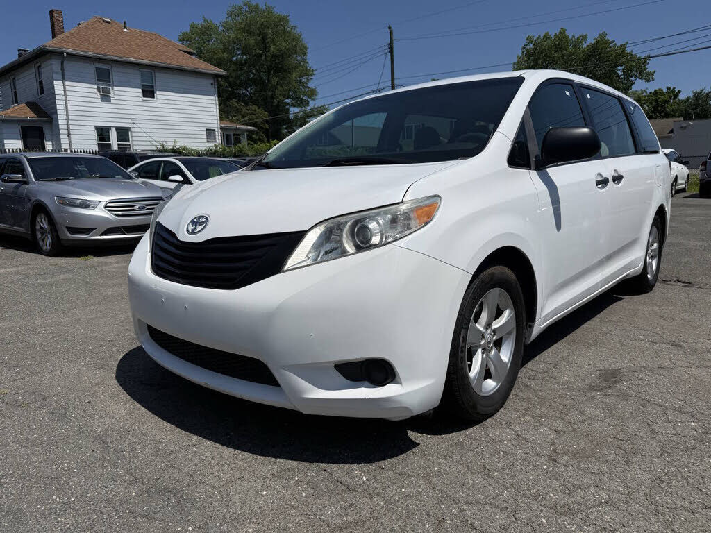 2011 TOYOTA Sienna
