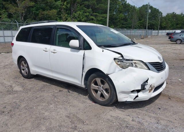 2013 TOYOTA Sienna