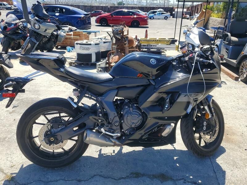 2025 YAMAHA YZF