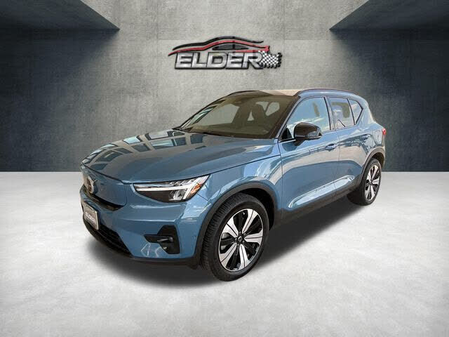 2023 VOLVO XC40