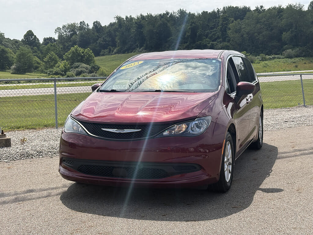 2023 CHRYSLER Voyager