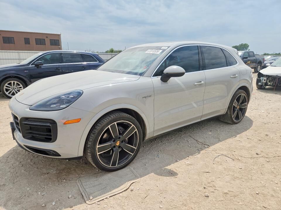 2022 PORSCHE Cayenne