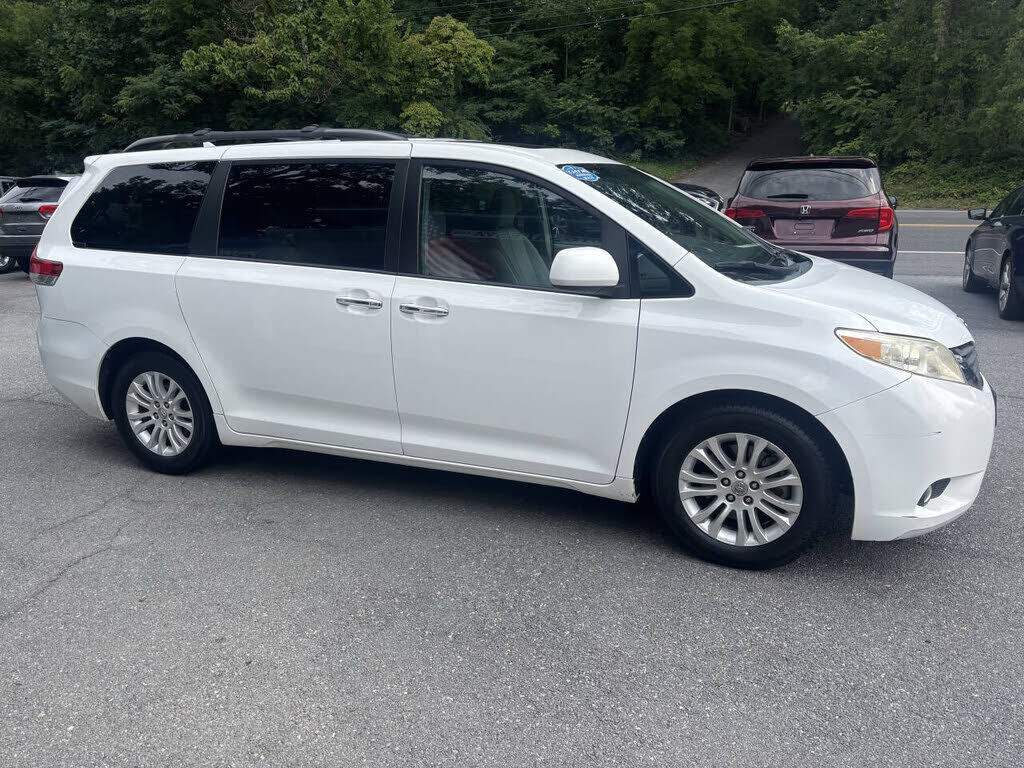 2013 TOYOTA Sienna