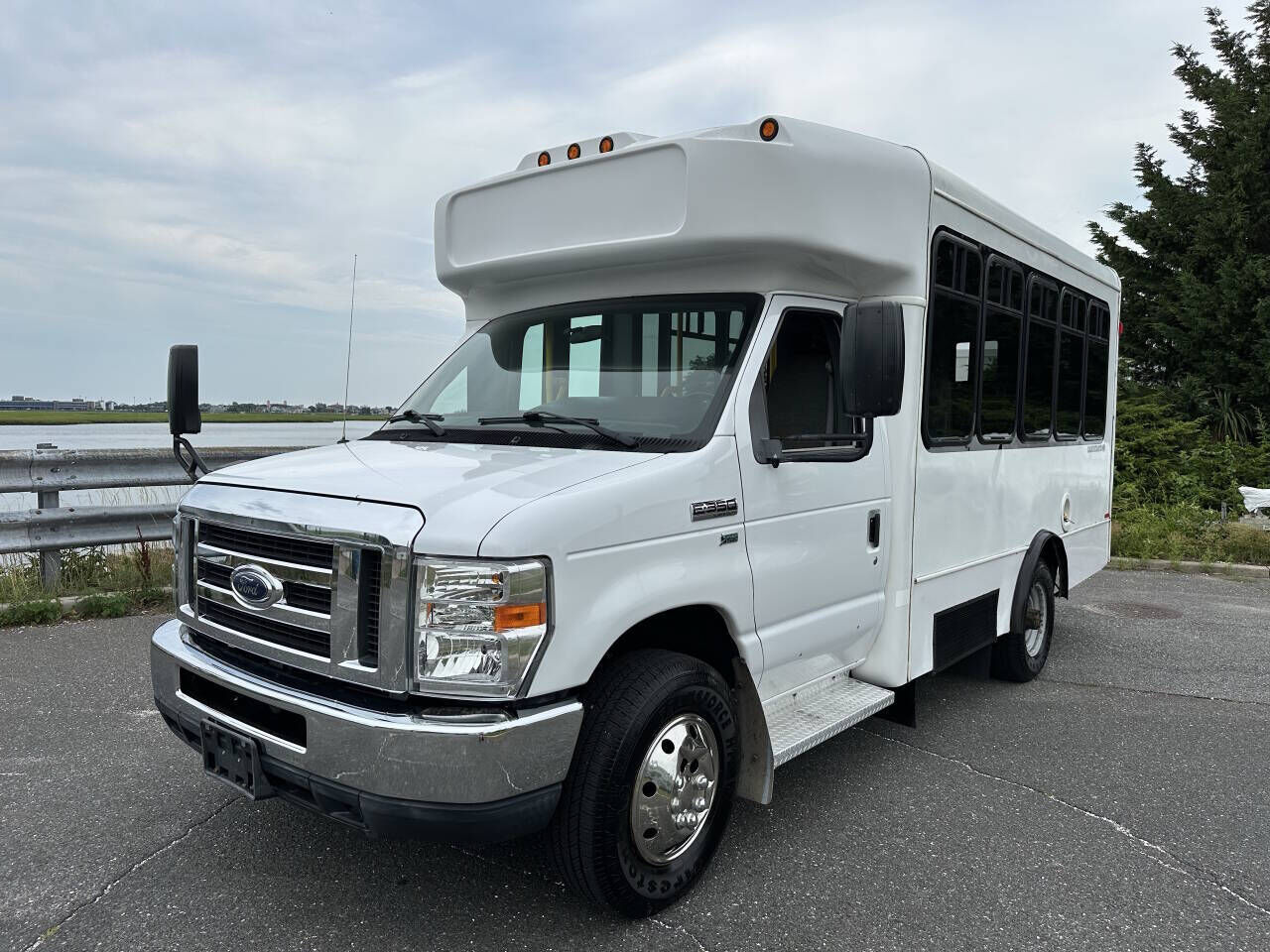 2013 FORD E-350