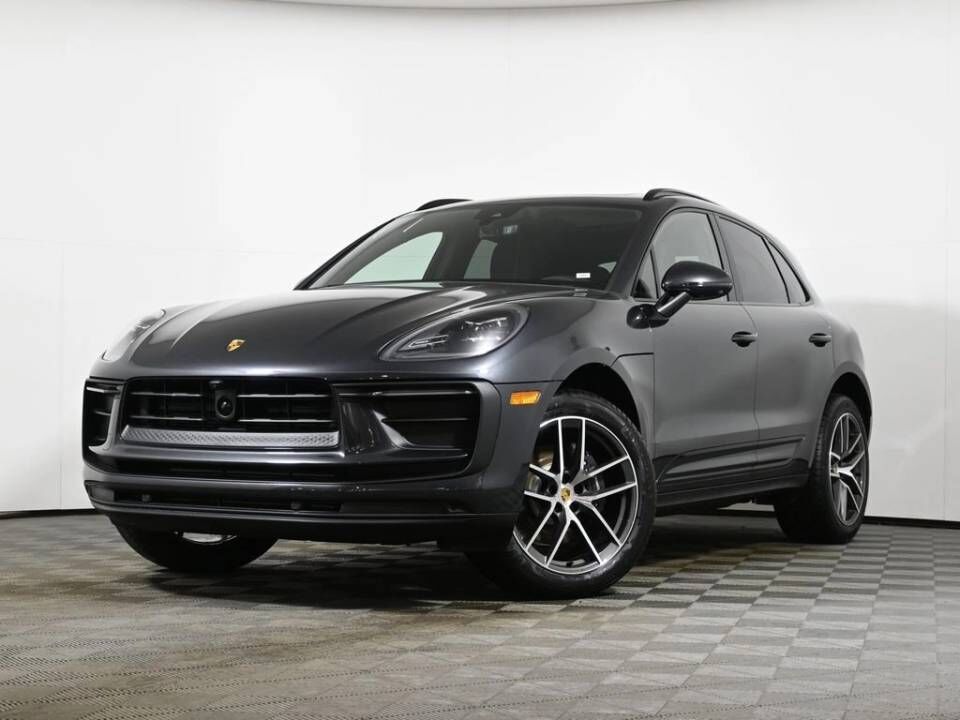 2026 PORSCHE Macan