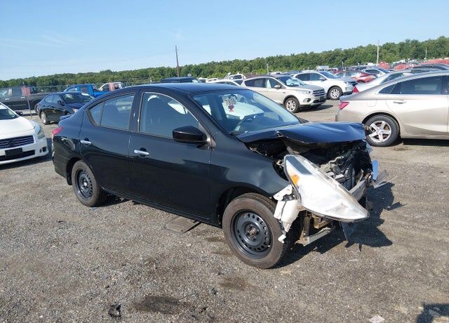 2015 NISSAN Versa