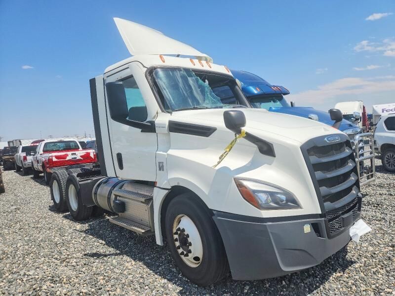 2022 FREIGHTLINER Cascadia