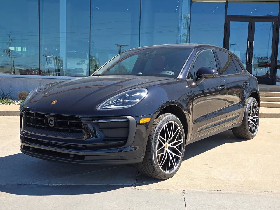 2026 PORSCHE Macan
