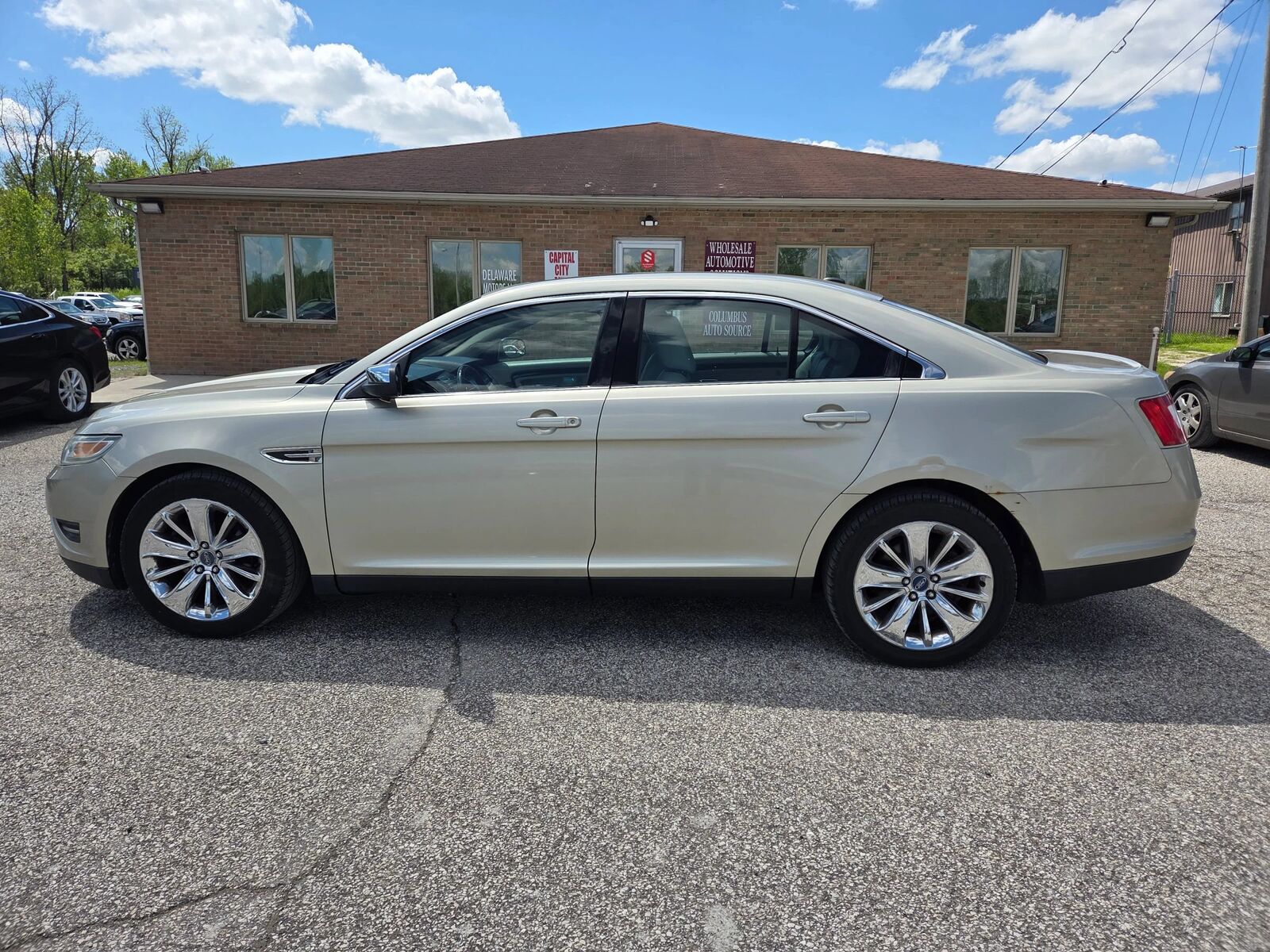 2010 FORD Taurus