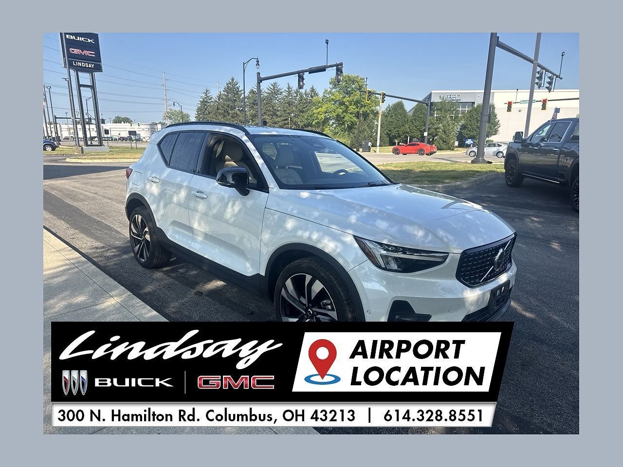2023 VOLVO XC40