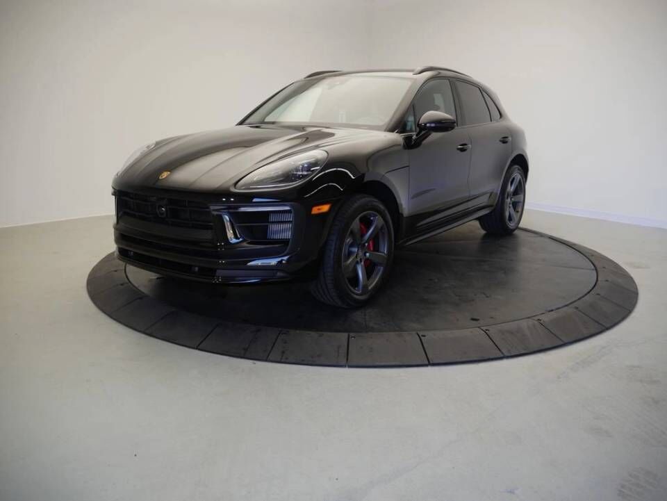 2026 PORSCHE Macan