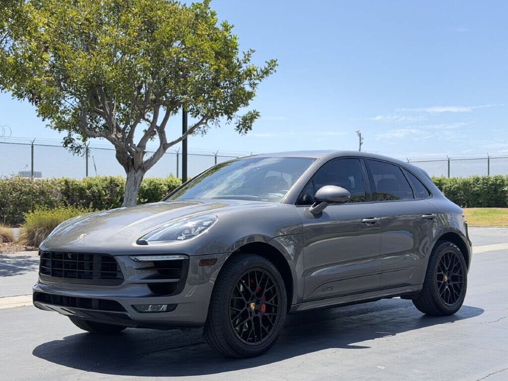 2017 PORSCHE Macan