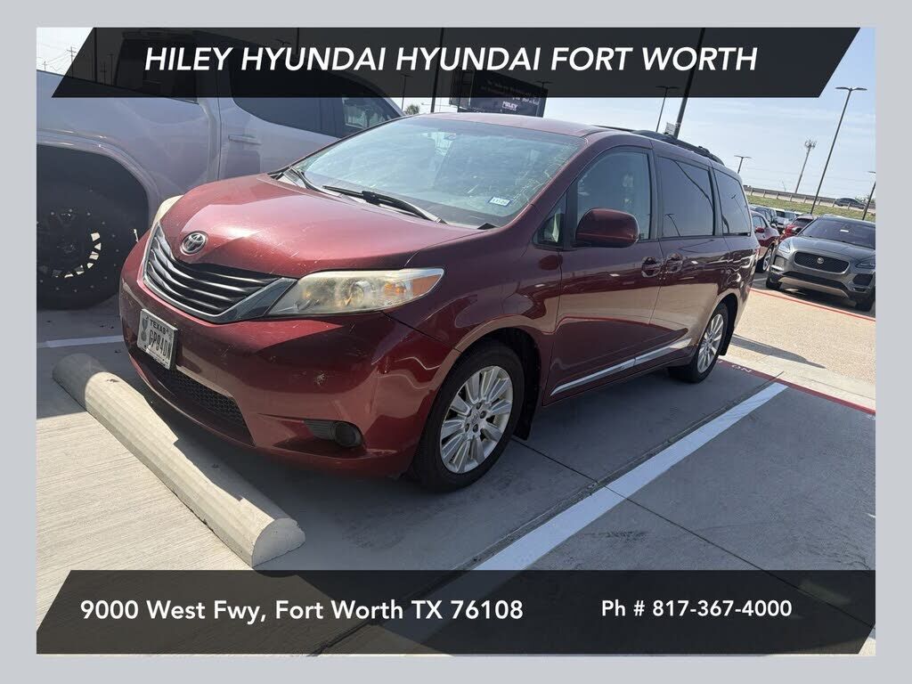 2013 TOYOTA Sienna