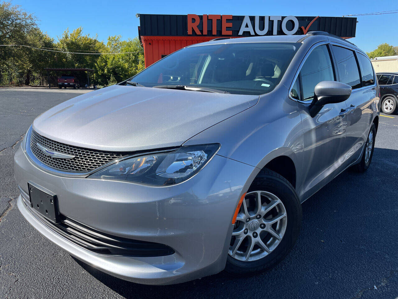 2020 CHRYSLER Voyager