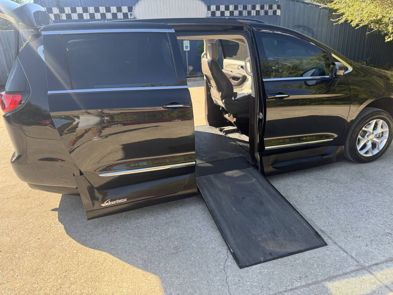 2017 CHRYSLER Pacifica