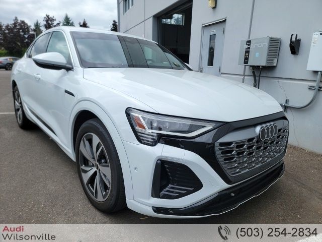 2024 AUDI Q8
