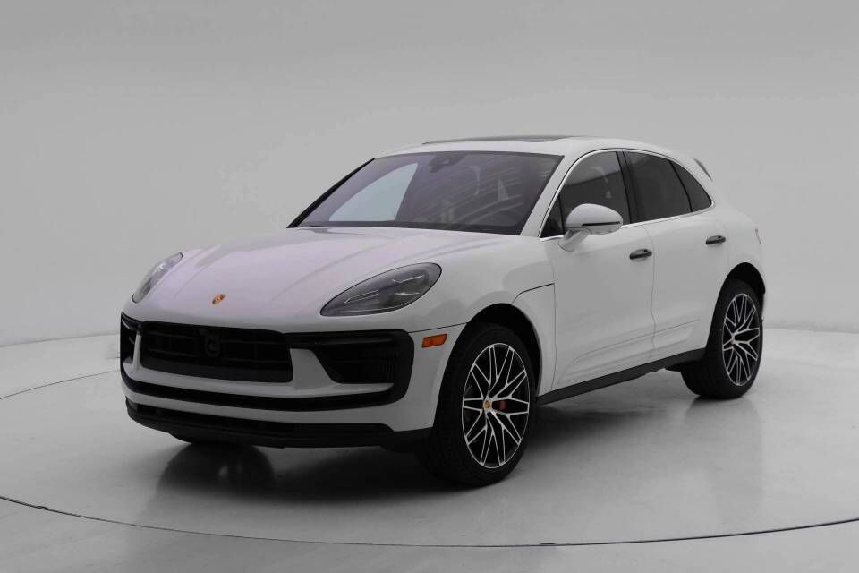 2026 PORSCHE Macan