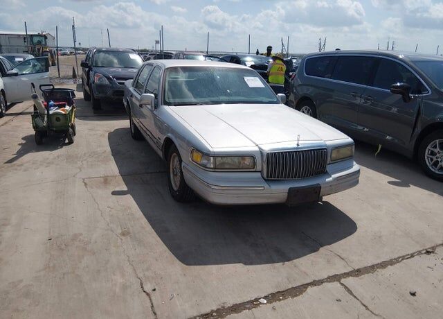 1995 LINCOLN Town Car